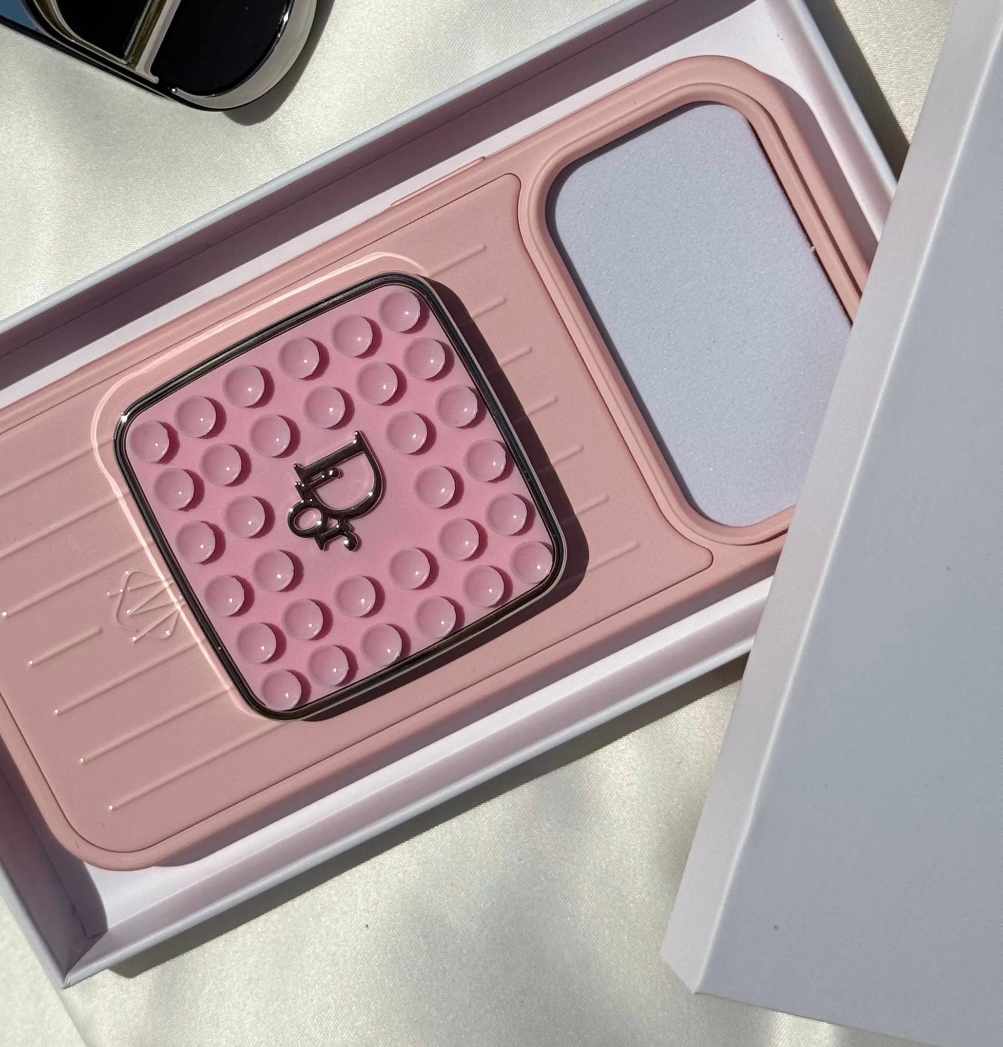 چسبونکی صورتی دیور بهمراه پكينگ (Dior Octobuddy)