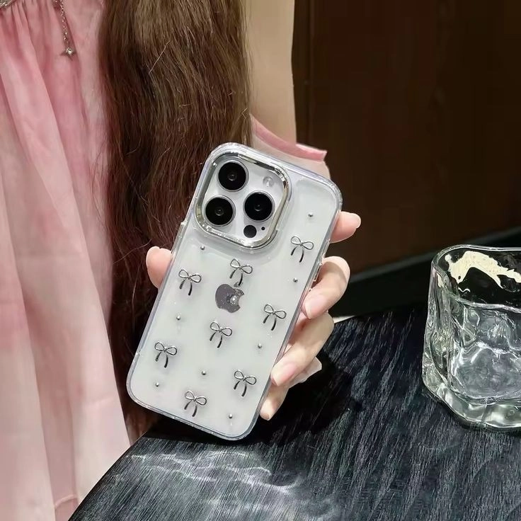 قاب گوشی پاپیون اکلیلی